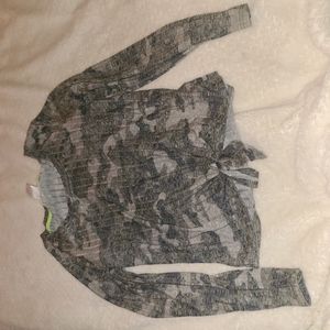 No Boundaries Size Large Gray Camo Knotted Tye Front